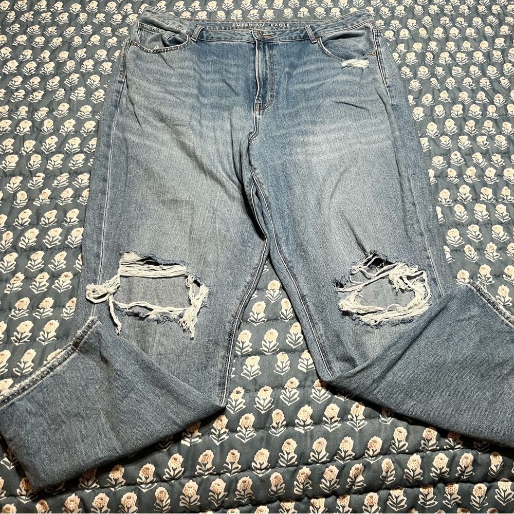 American eagle distressed jeans